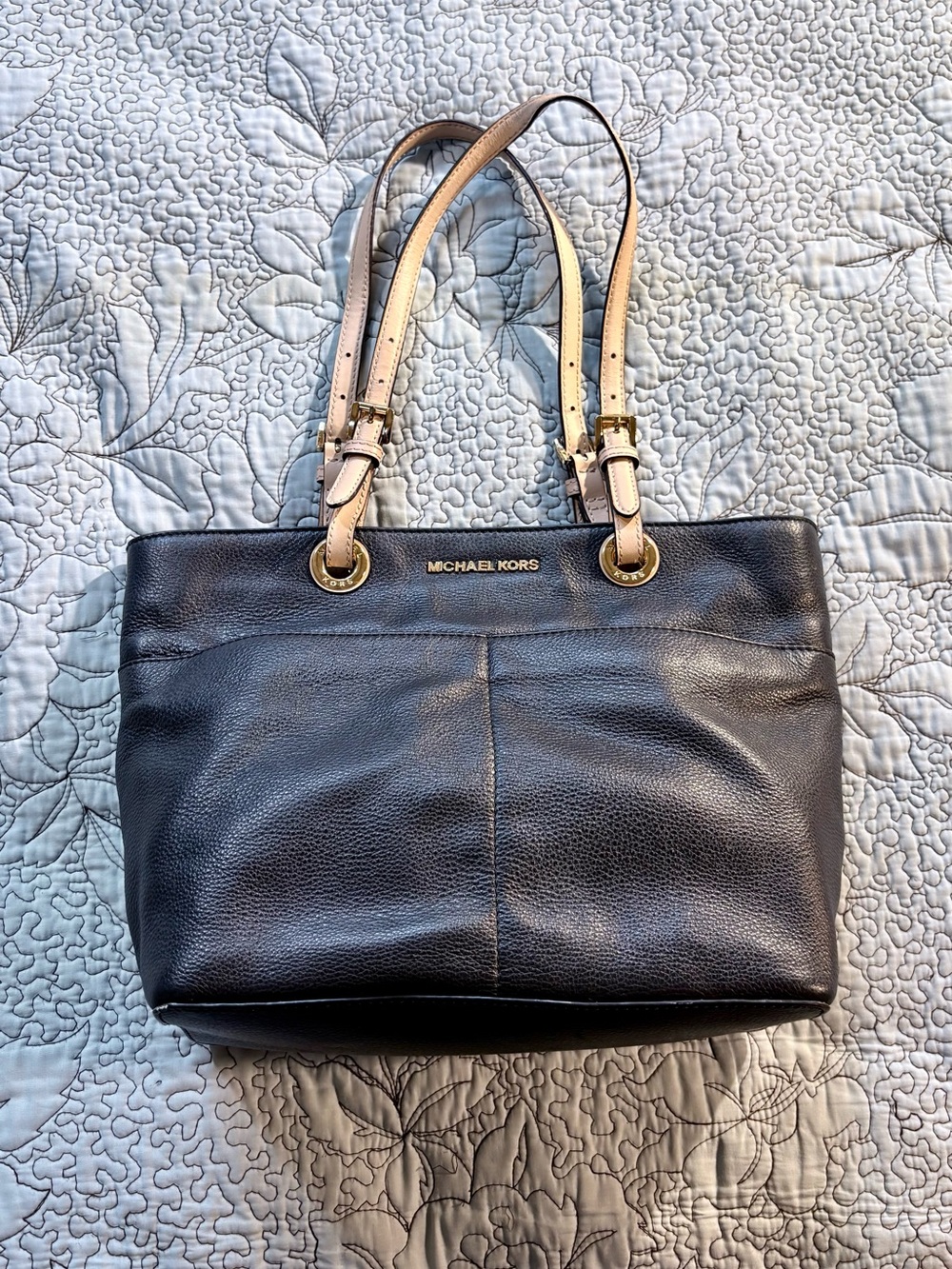 Michael Kors Bedford Pebbled Leather Tote Bag Black Tan Leather Straps💕